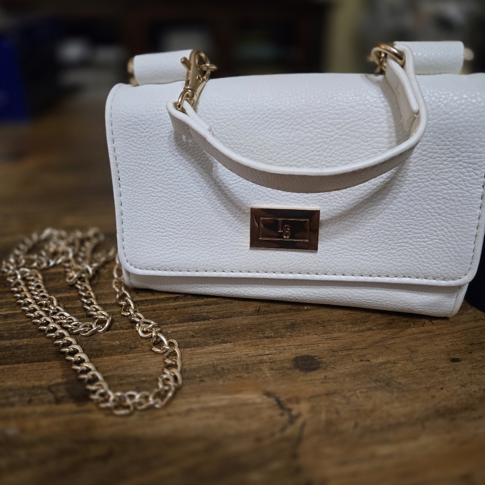 Elegant White Chain Crossbody Handbag